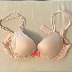 34B Fabulous by Victoria’s Secret padded push-up bra. Never been worn.